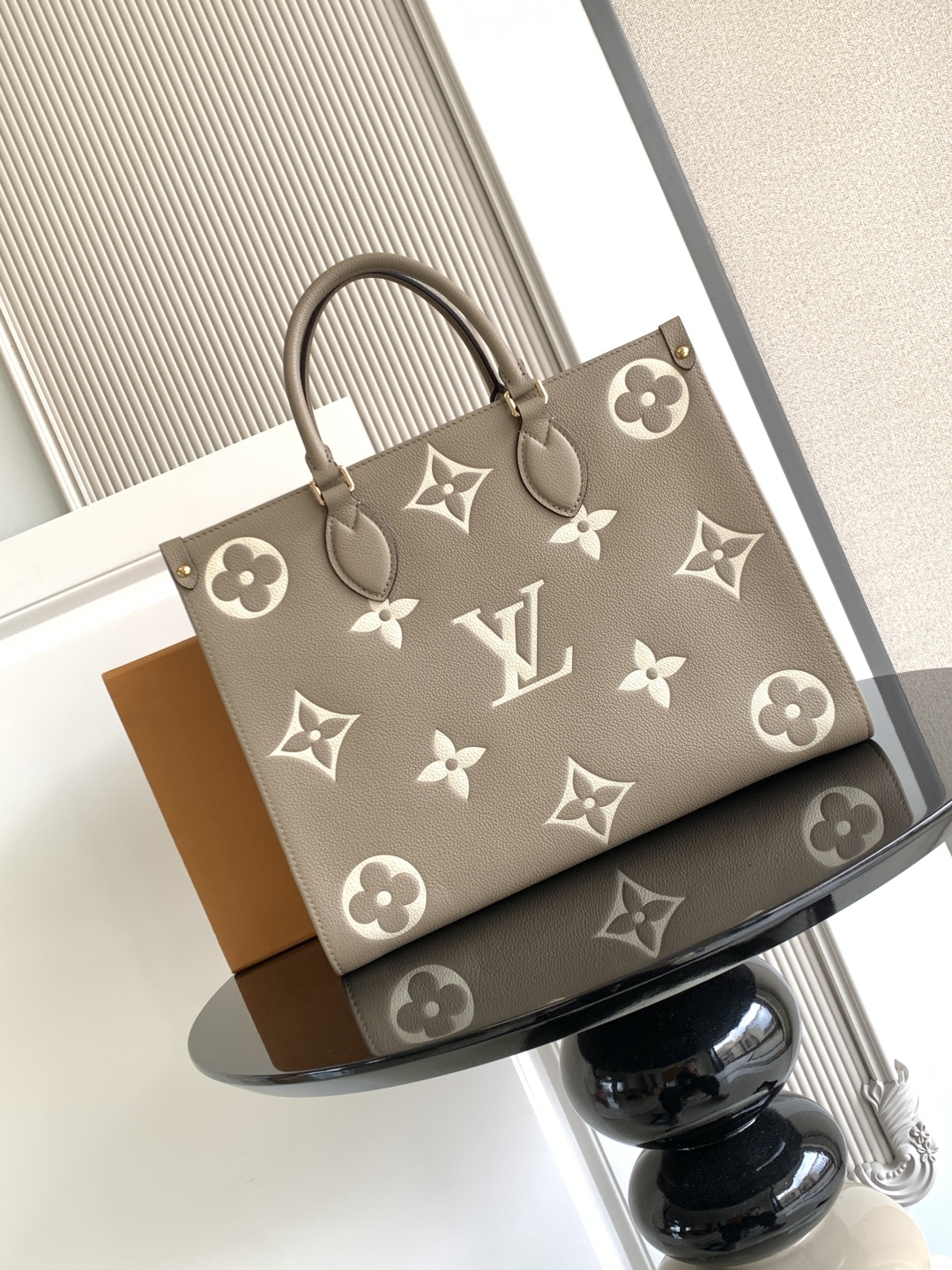 LV 루이비통 OnTheGo 미디움 토트백 가방