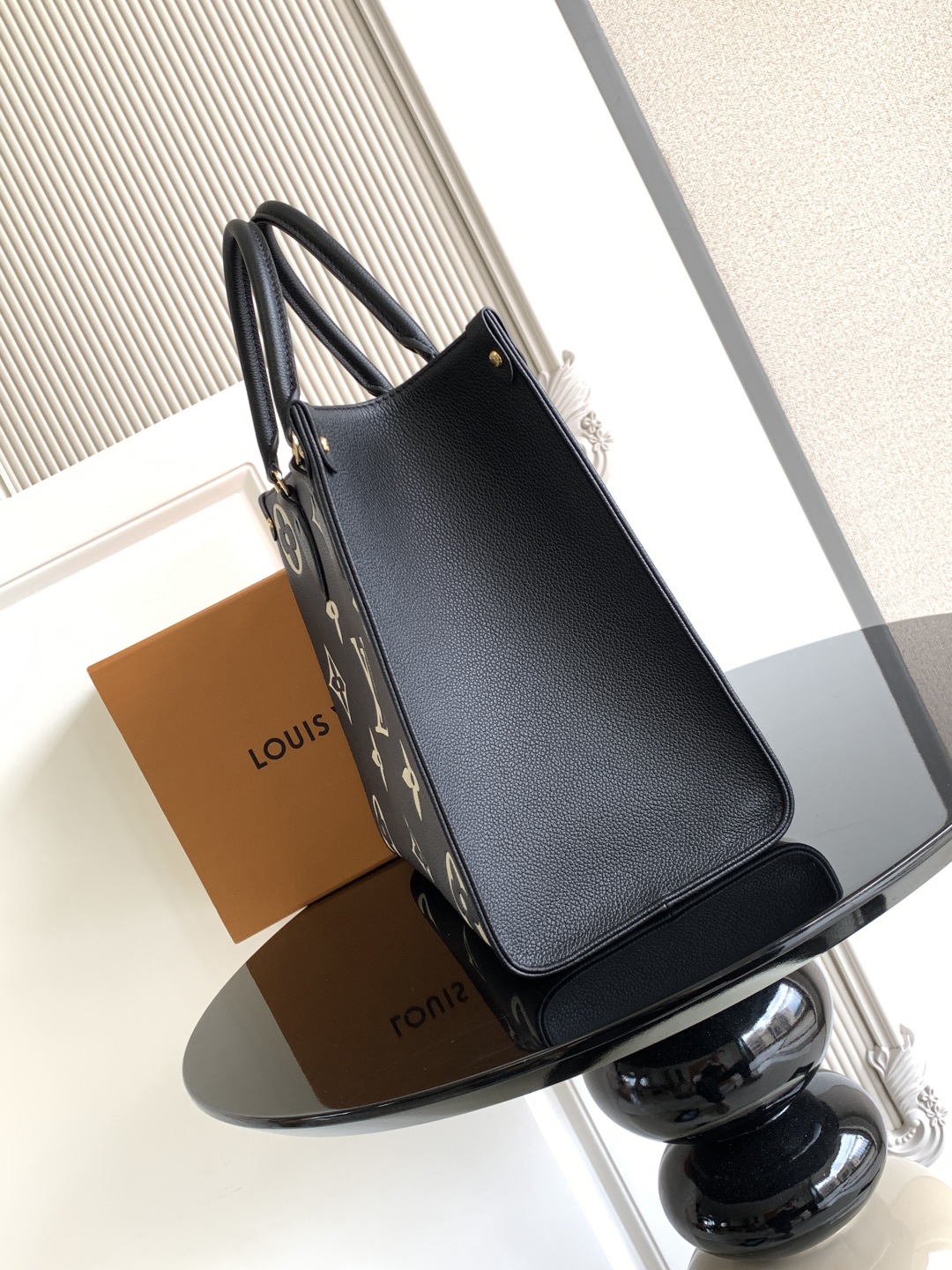 LV 루이비통 OnTheGo 미디움 토트백 가방
