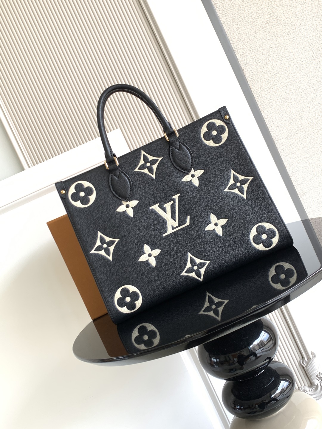 LV 루이비통 OnTheGo 미디움 토트백 가방