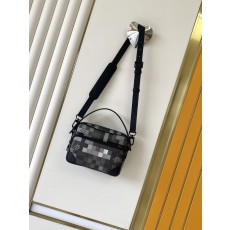 LV 루이비통 메신저백 크로스백 가방