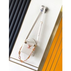 LV 루이비통 카퓌신 mini 체인백 토트백 가방