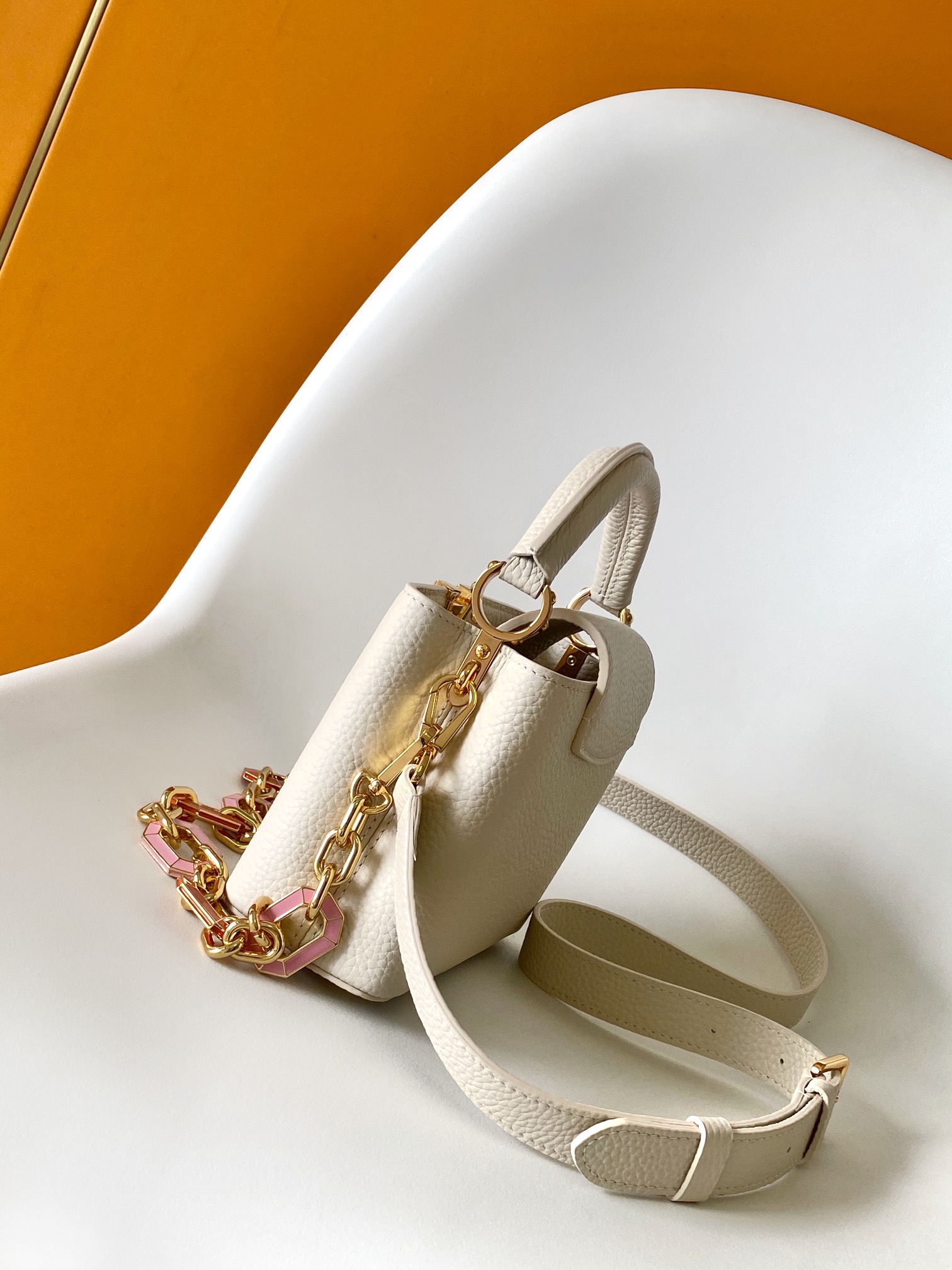 LV 루이비통 카퓌신 mini 체인백 토트백 가방