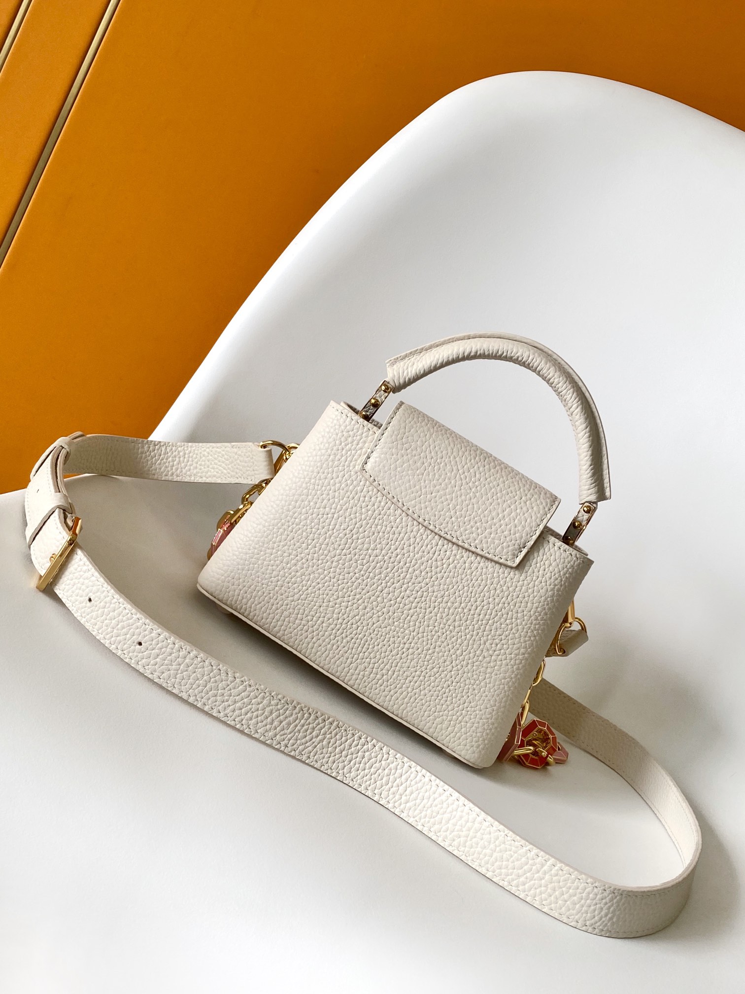 LV 루이비통 카퓌신 mini 체인백 토트백 가방