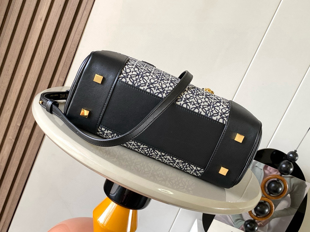 Loewe 로에베 아마조나 28 나파 가죽백 가방