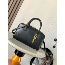 Loewe 로에베 아마조나 23 나파 가죽백 가방