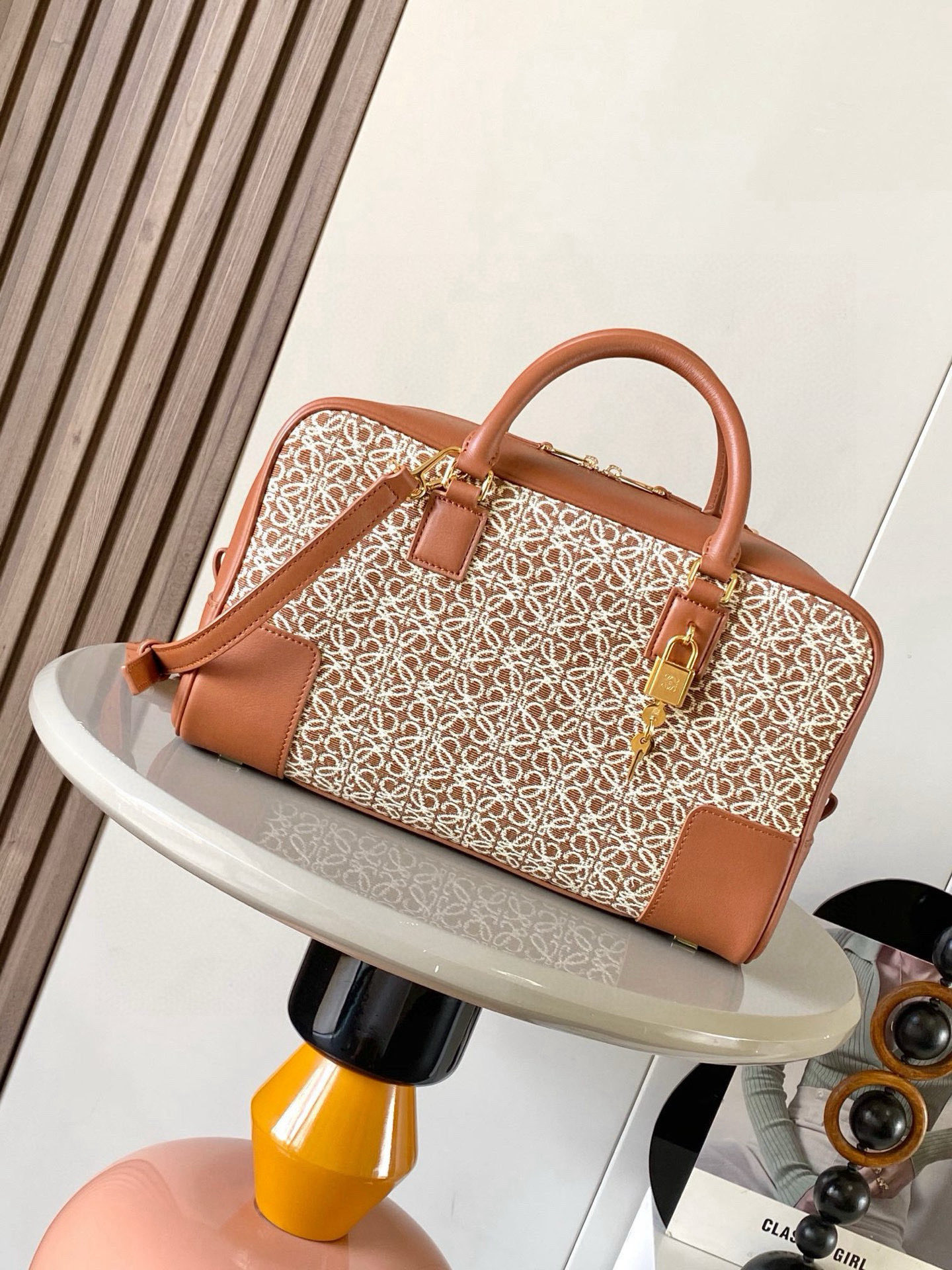 Loewe 로에베 아마조나 28 나파 가죽백 가방