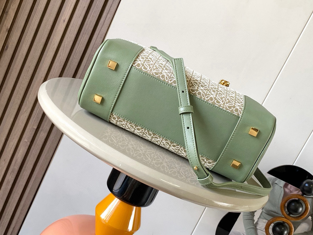 Loewe 로에베 아마조나 28 나파 가죽백 가방