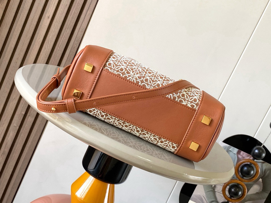 Loewe 로에베 아마조나 23 나파 가죽백 가방