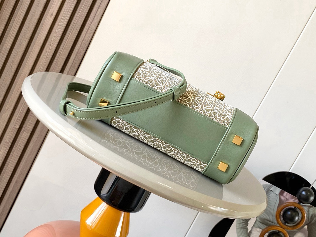 Loewe 로에베 아마조나 23 나파 가죽백 가방