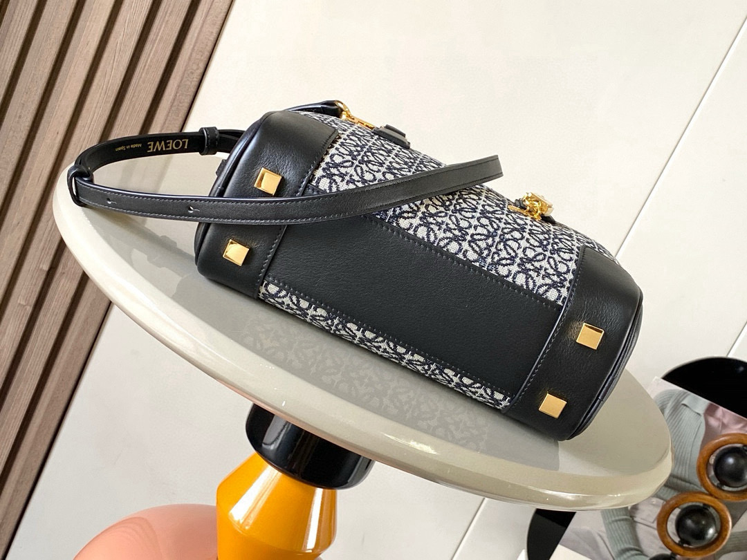 Loewe 로에베 아마조나 23 나파 가죽백 가방