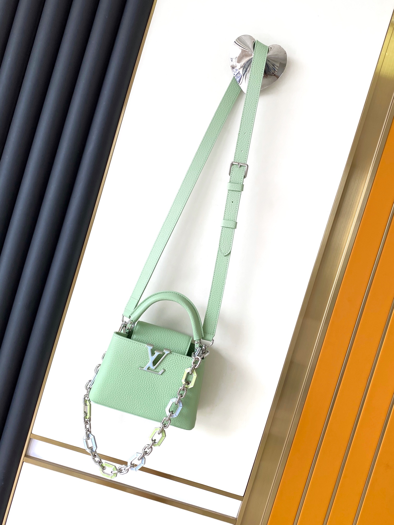 LV 루이비통 카퓌신 mini 체인백 토트백 가방