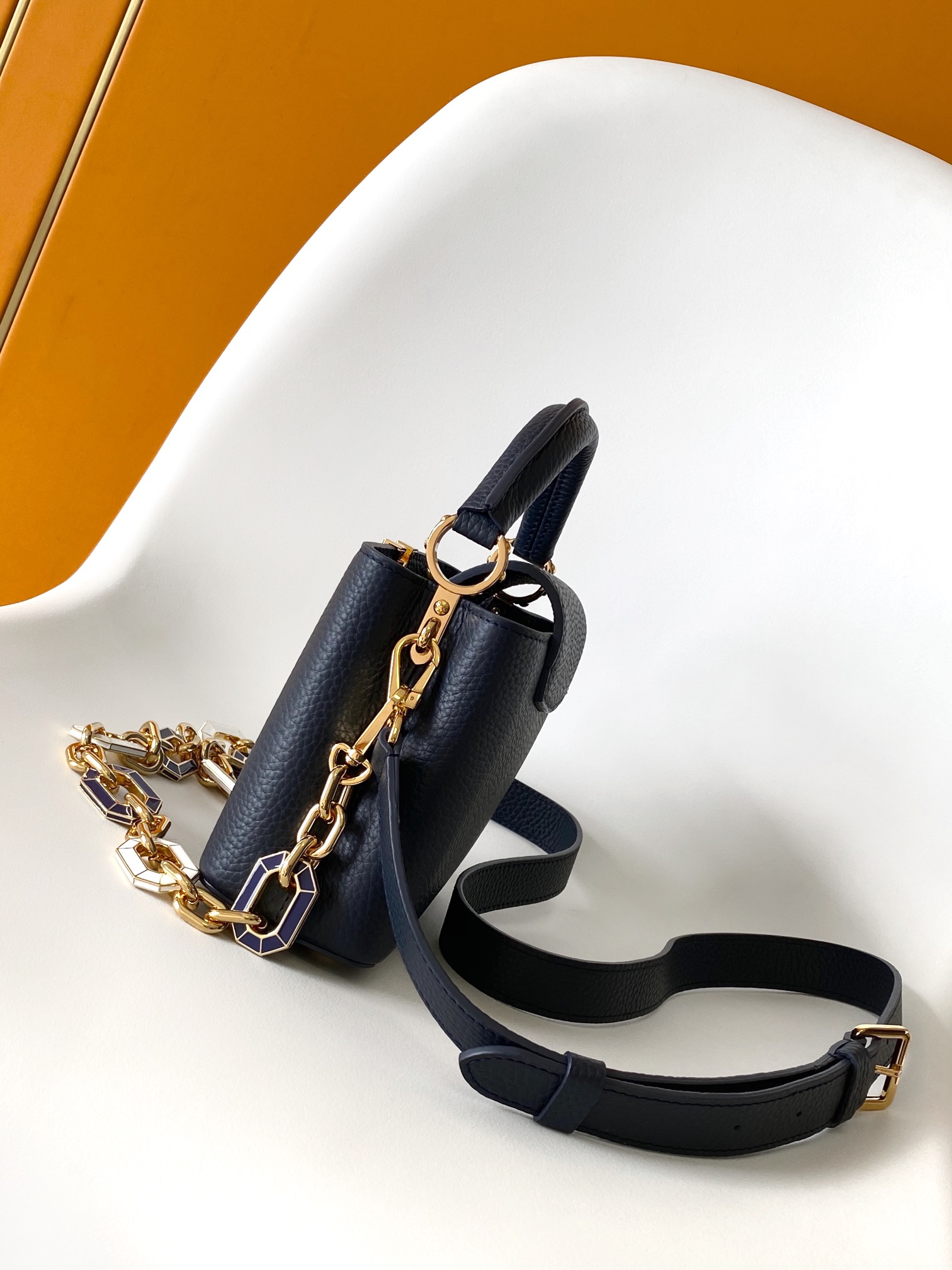 LV 루이비통 카퓌신 mini 체인백 토트백 가방