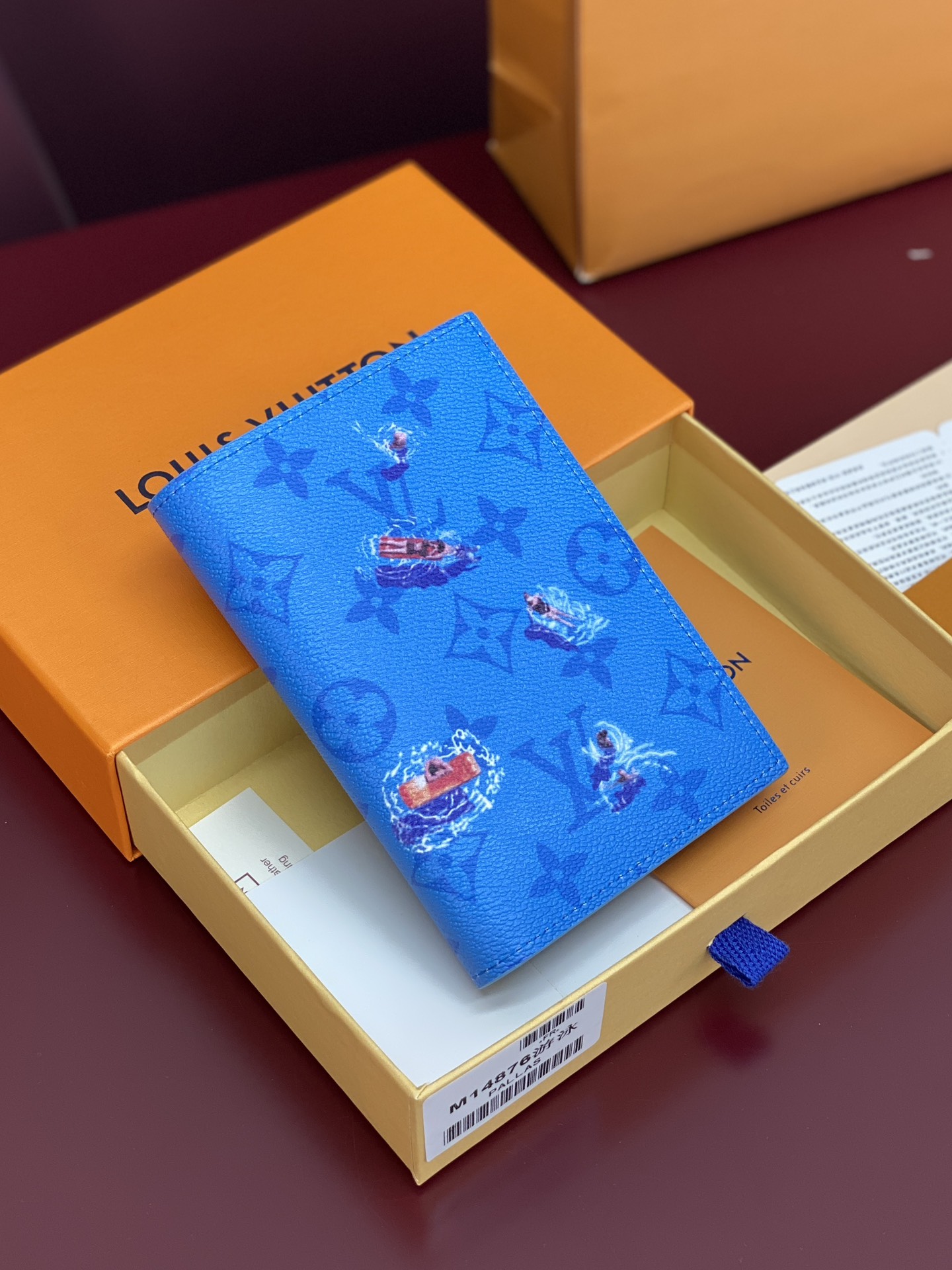 LV 루이비통 여권지갑 수영 블루 지갑