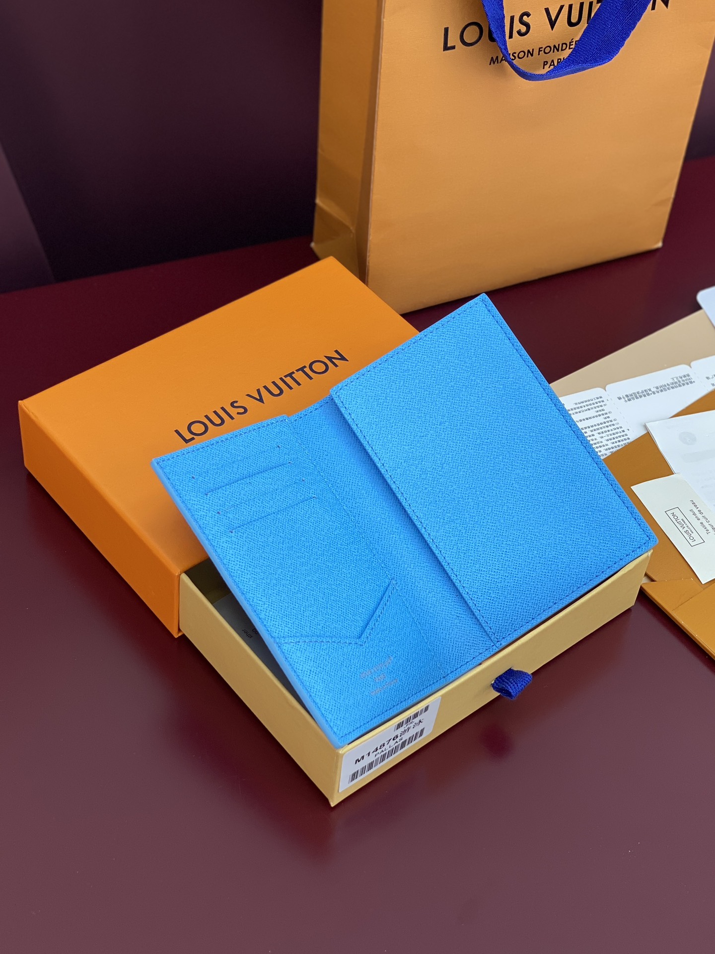 LV 루이비통 여권지갑 수영 블루 지갑