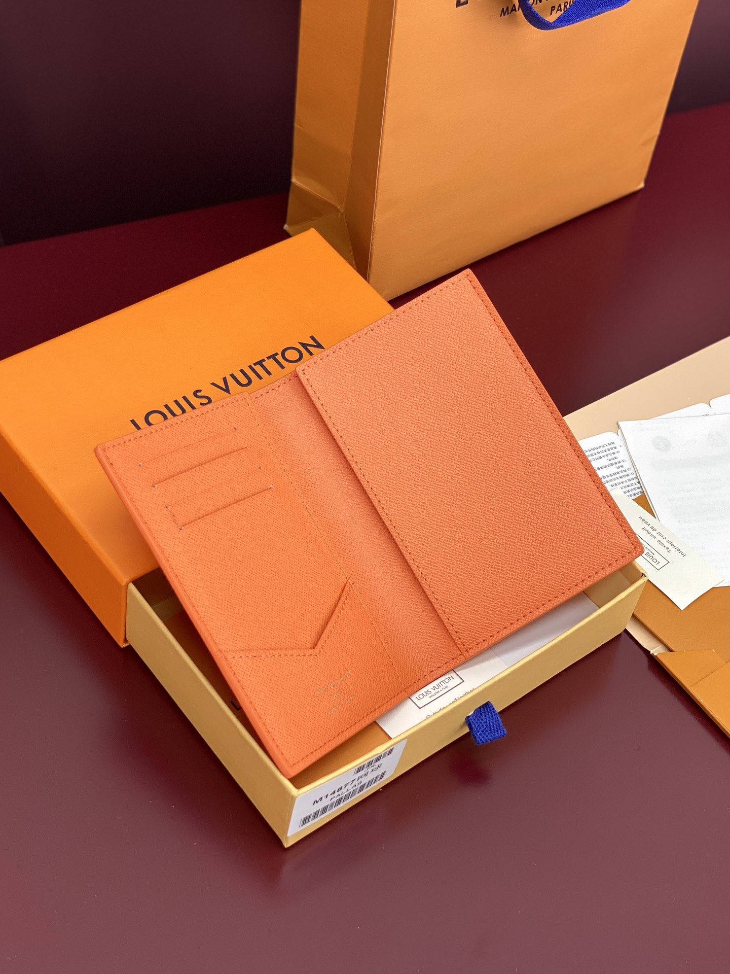 LV 루이비통 M14877 여권 지갑 – 테니스 오렌지 지갑