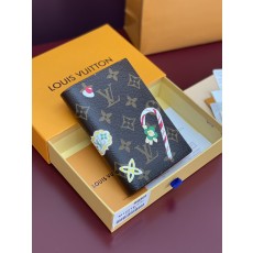 LV 루이비통 M12219 캔디팩토리 패스포트 커버 – 레드 지갑