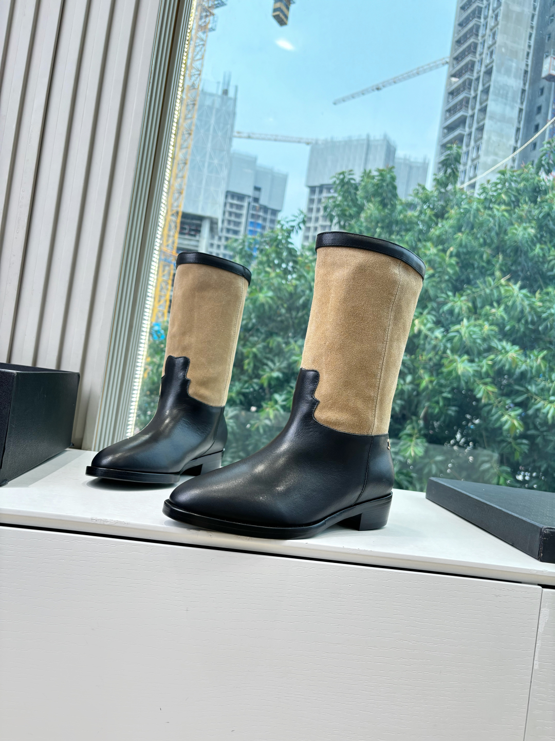 CHANEL 샤넬 로고 라이더 미들 부츠 신발