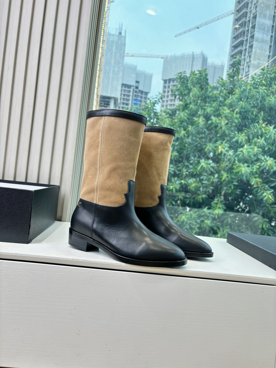 CHANEL 샤넬 로고 라이더 미들 부츠 신발