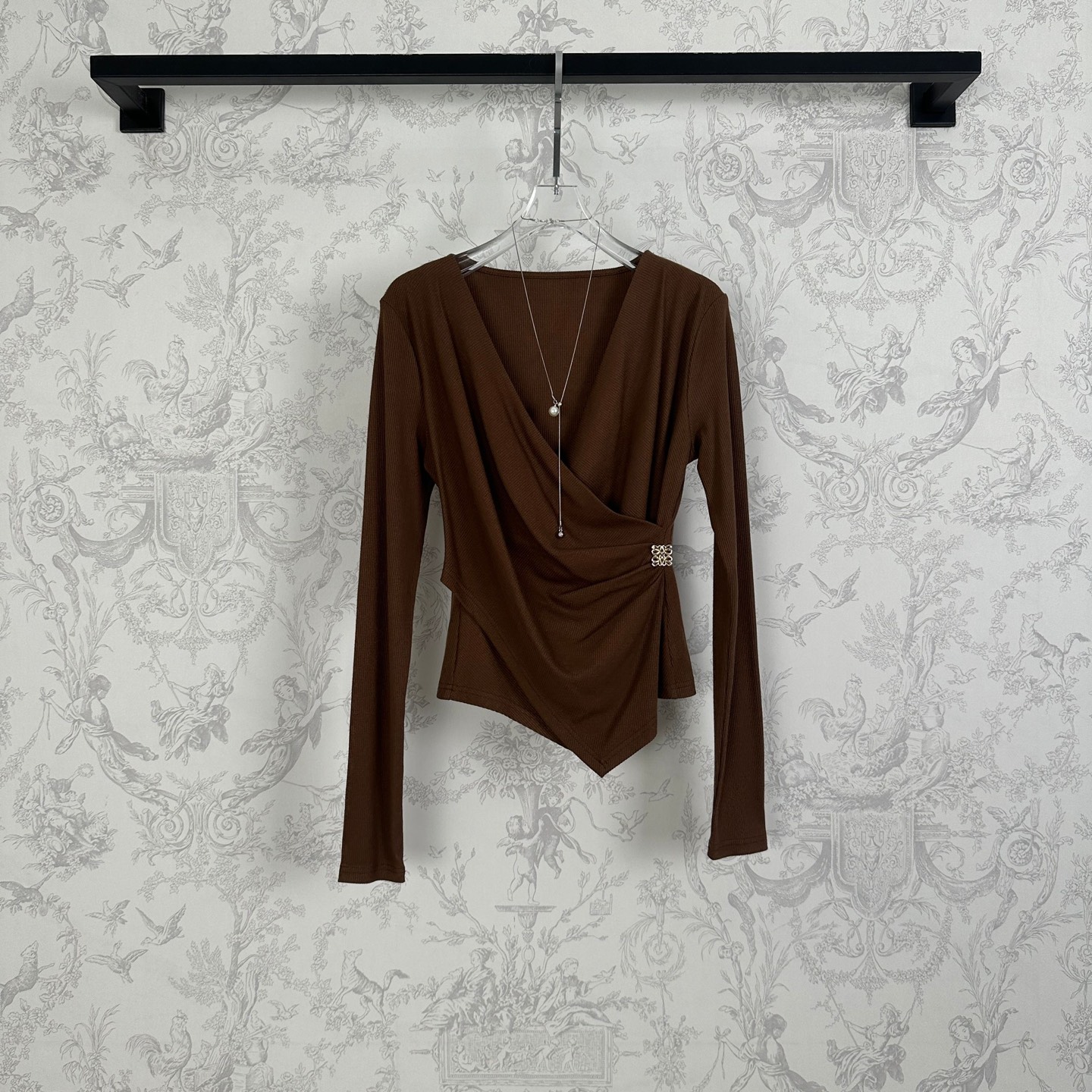 Loewe 로에베 비대칭 셔링 디테일 V넥 니트 탑 상의 의류