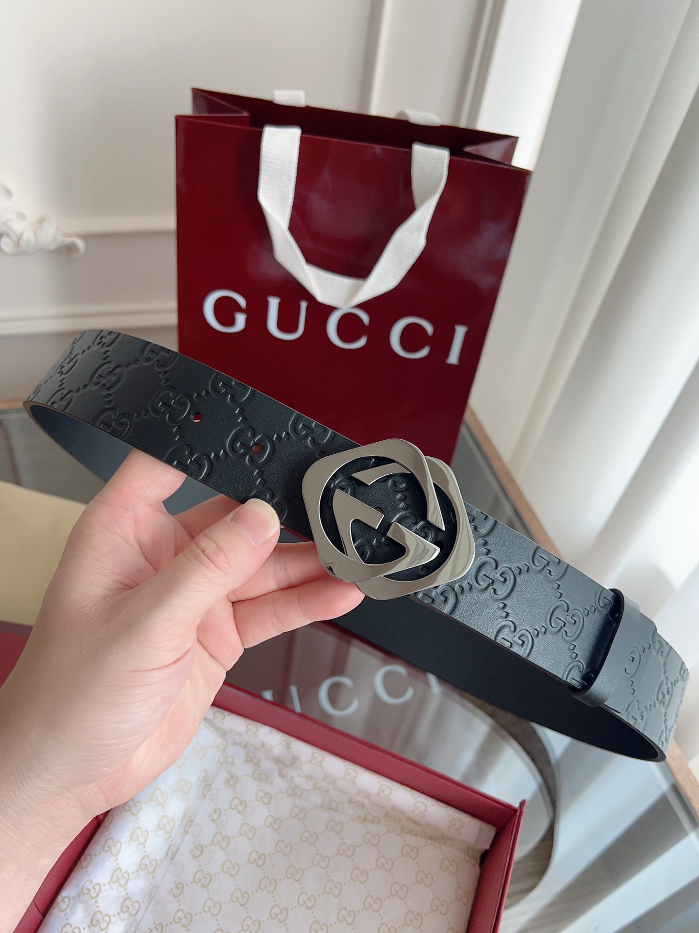 GUCCI 구찌 클래식 엠보싱 벨트