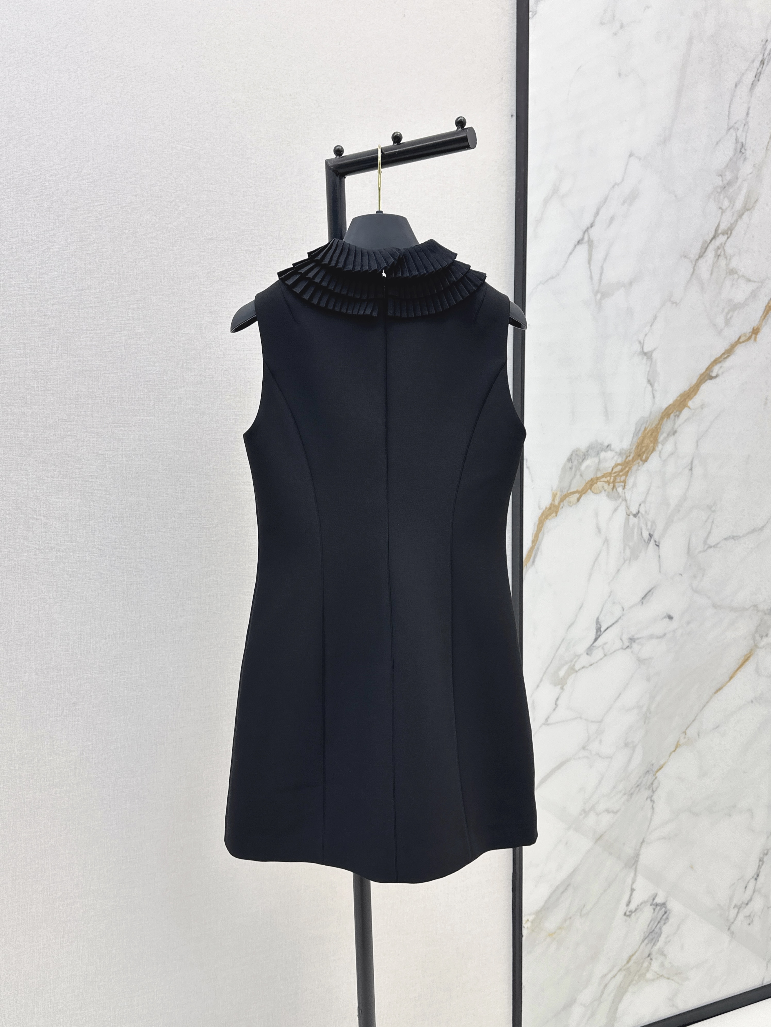 LV 루이비통 투레이어 주름 플리츠 오르간 카라 슬리브리스 원피스 의류