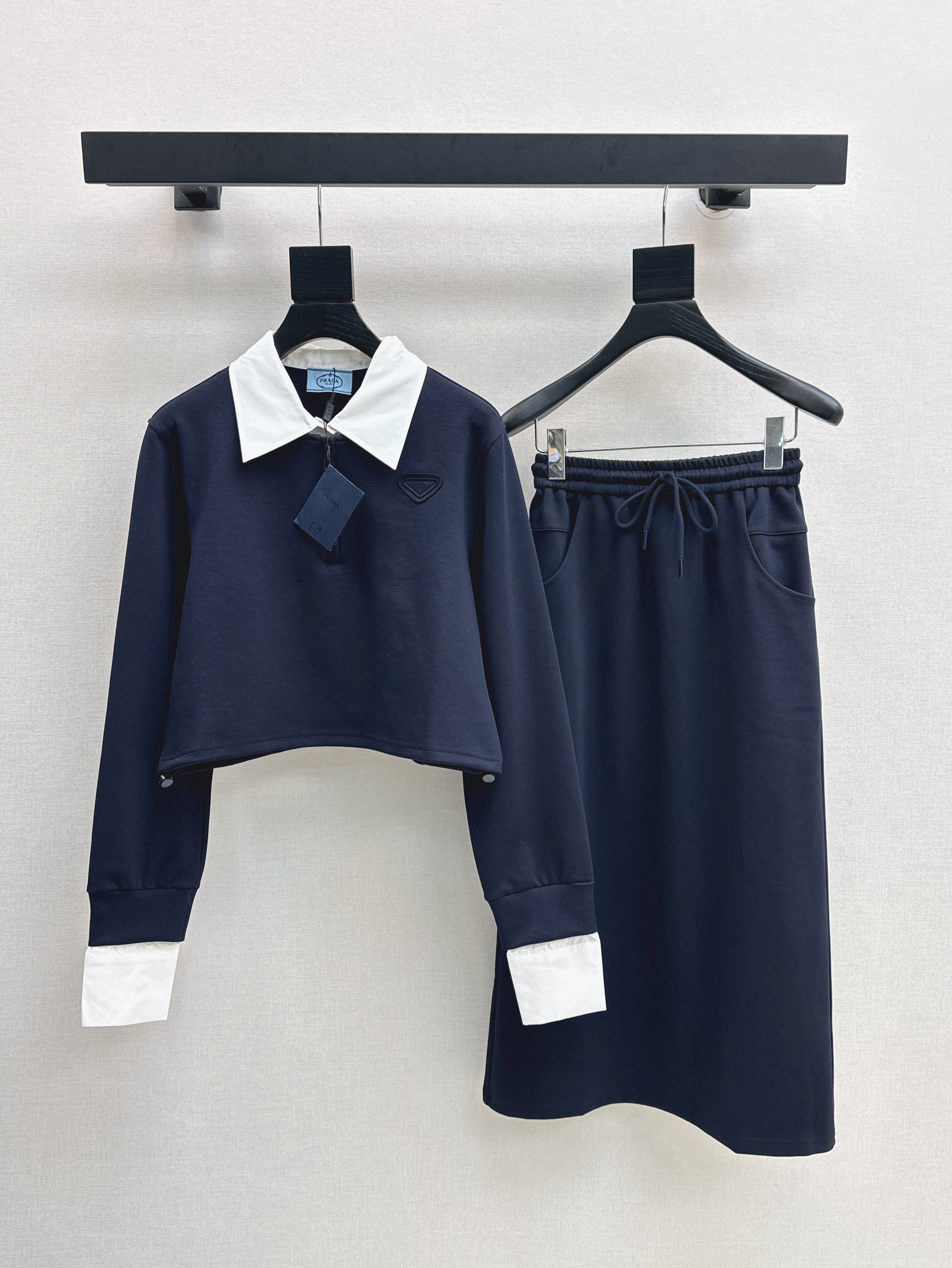 PRADA 프라다 긴팔 상의 + 스커트 치마 캐주얼 세트업 의류