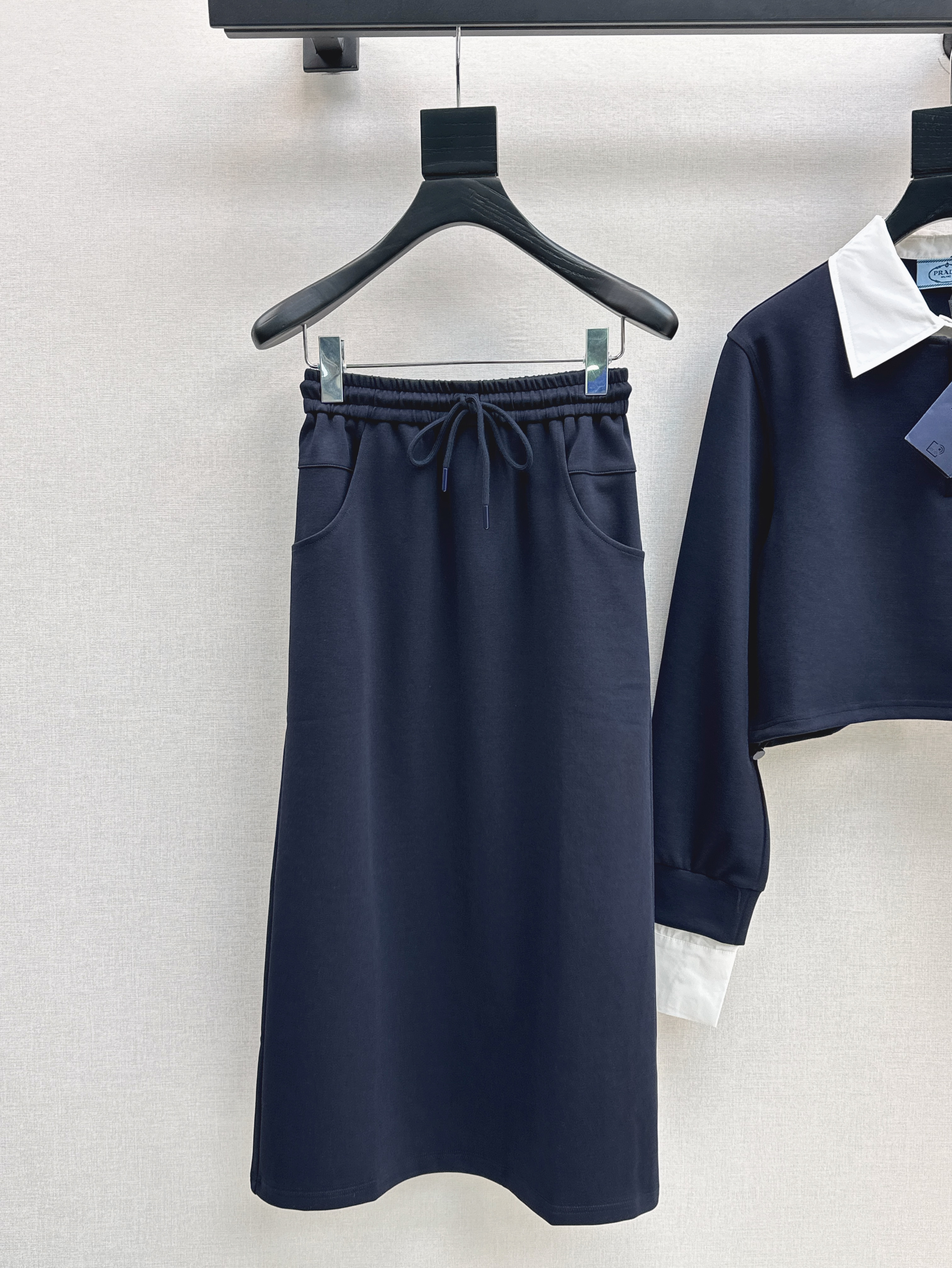 PRADA 프라다 긴팔 상의 + 스커트 치마 캐주얼 세트업 의류