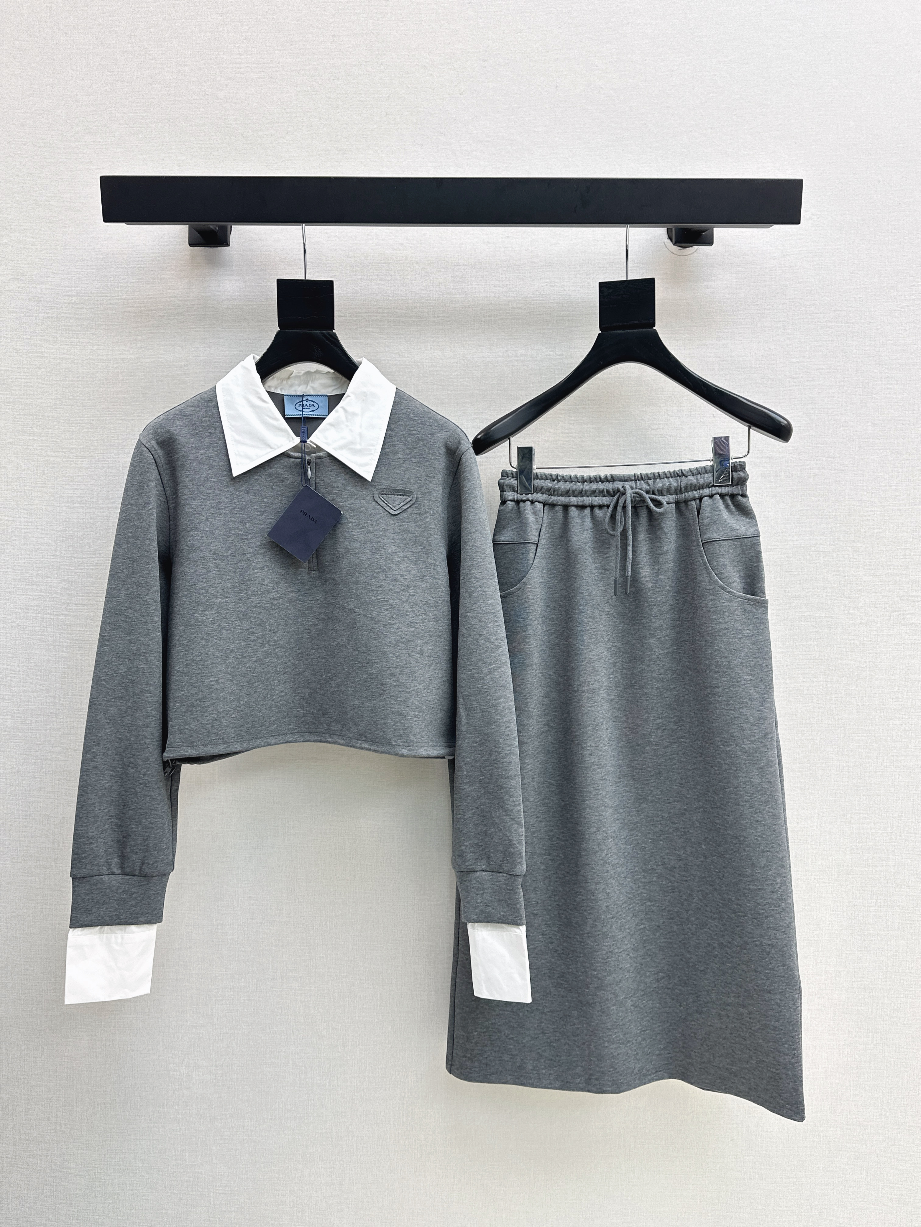 PRADA 프라다 긴팔 상의 + 스커트 치마 캐주얼 세트업 의류
