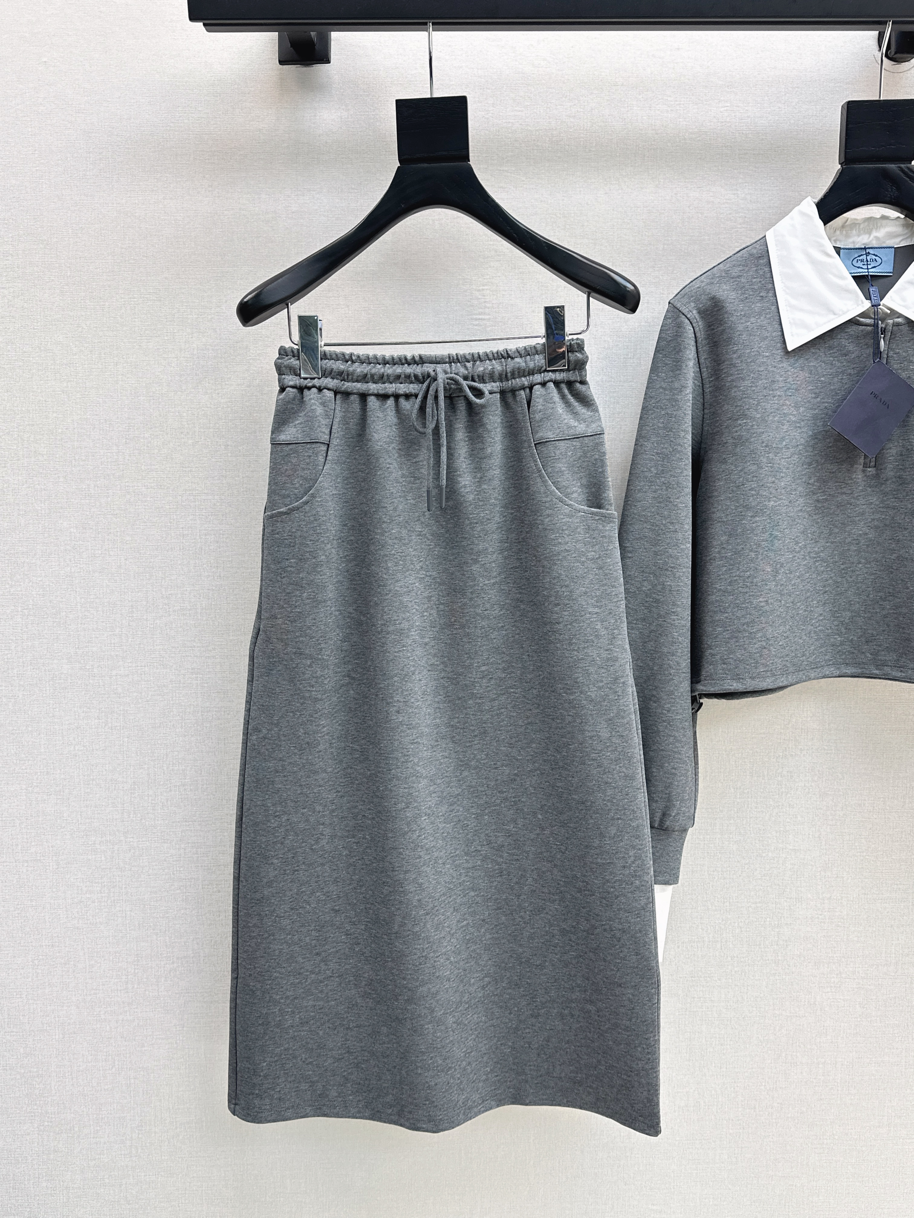 PRADA 프라다 긴팔 상의 + 스커트 치마 캐주얼 세트업 의류