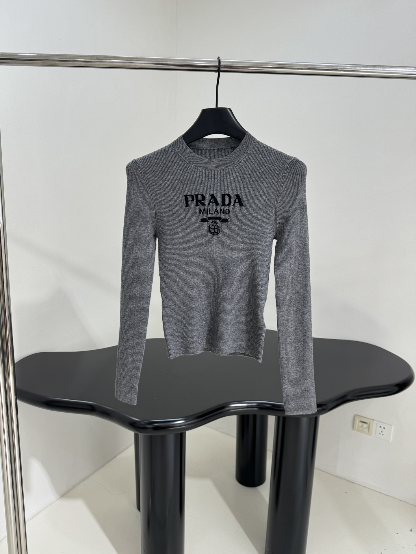 Prada 프라다 로고 실크 라운드넥 긴팔 니트 의류