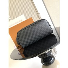 LV 루이비통 Dopp 파우치 가방