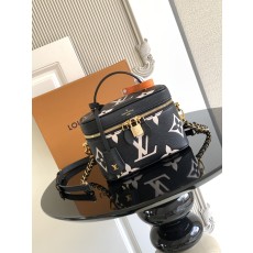 LV 루이비통 파우치백 크로스백 가방