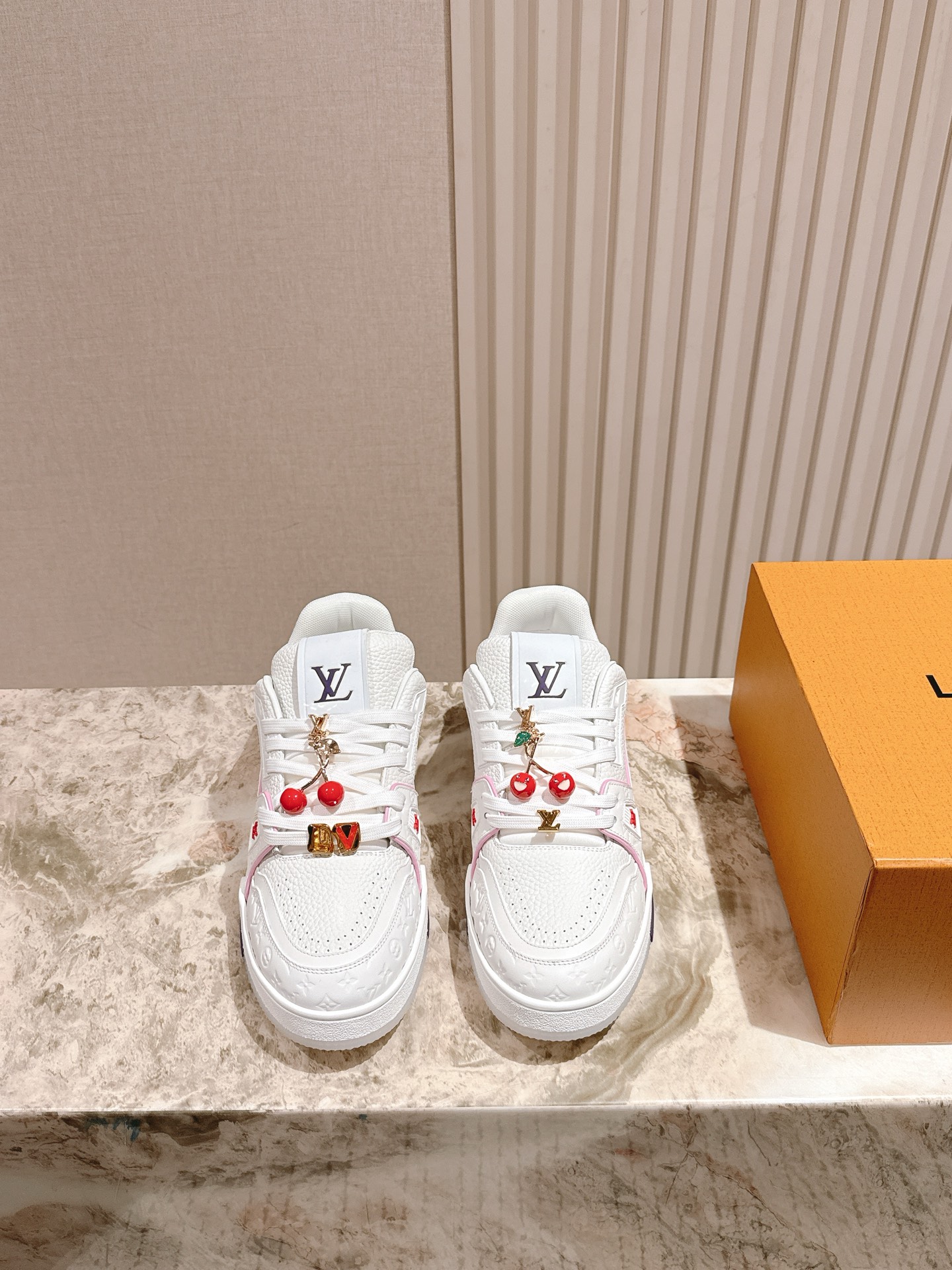 LV 루이비통 클래식 스니커즈 신발