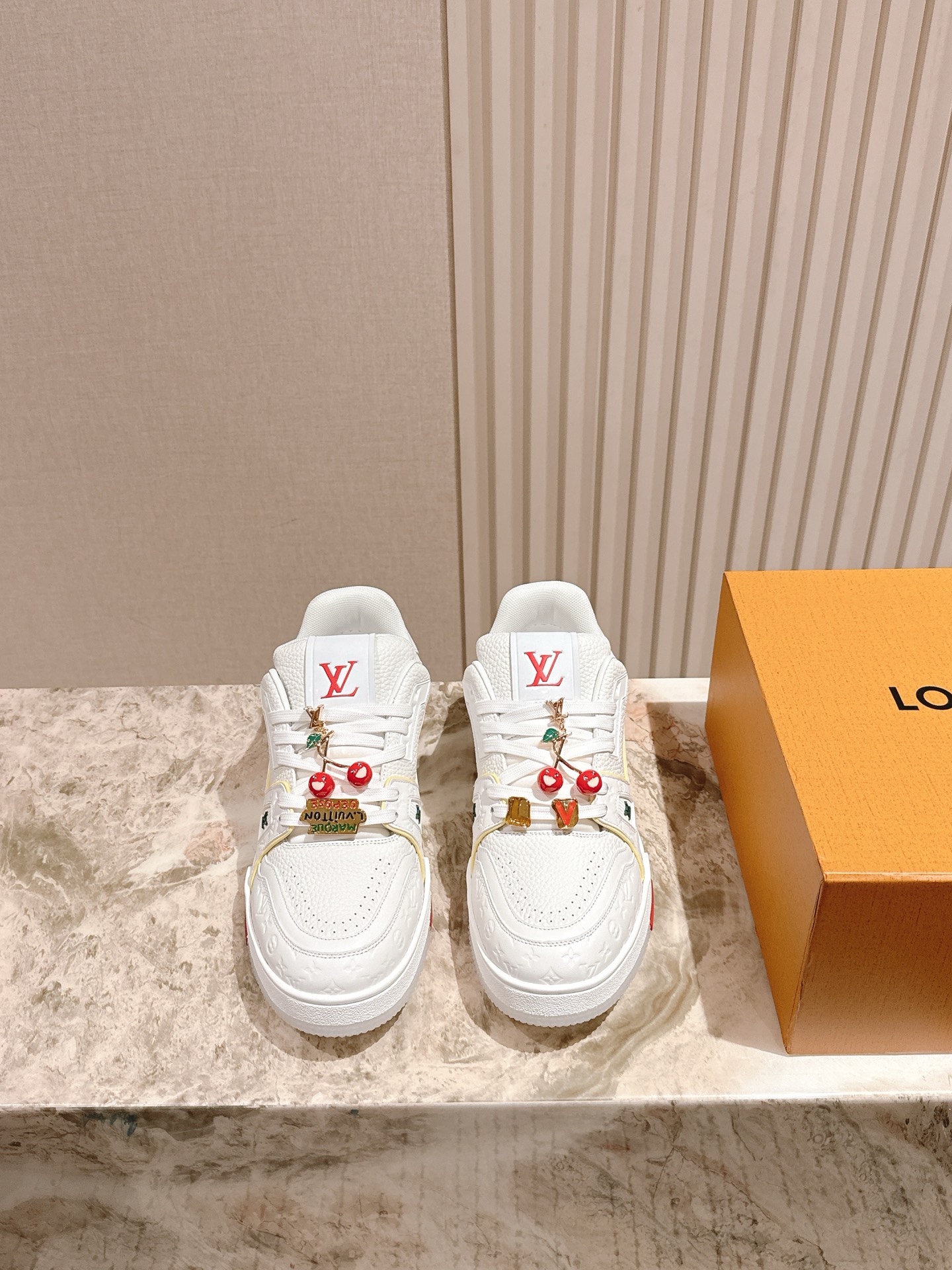 LV 루이비통 클래식 스니커즈 신발