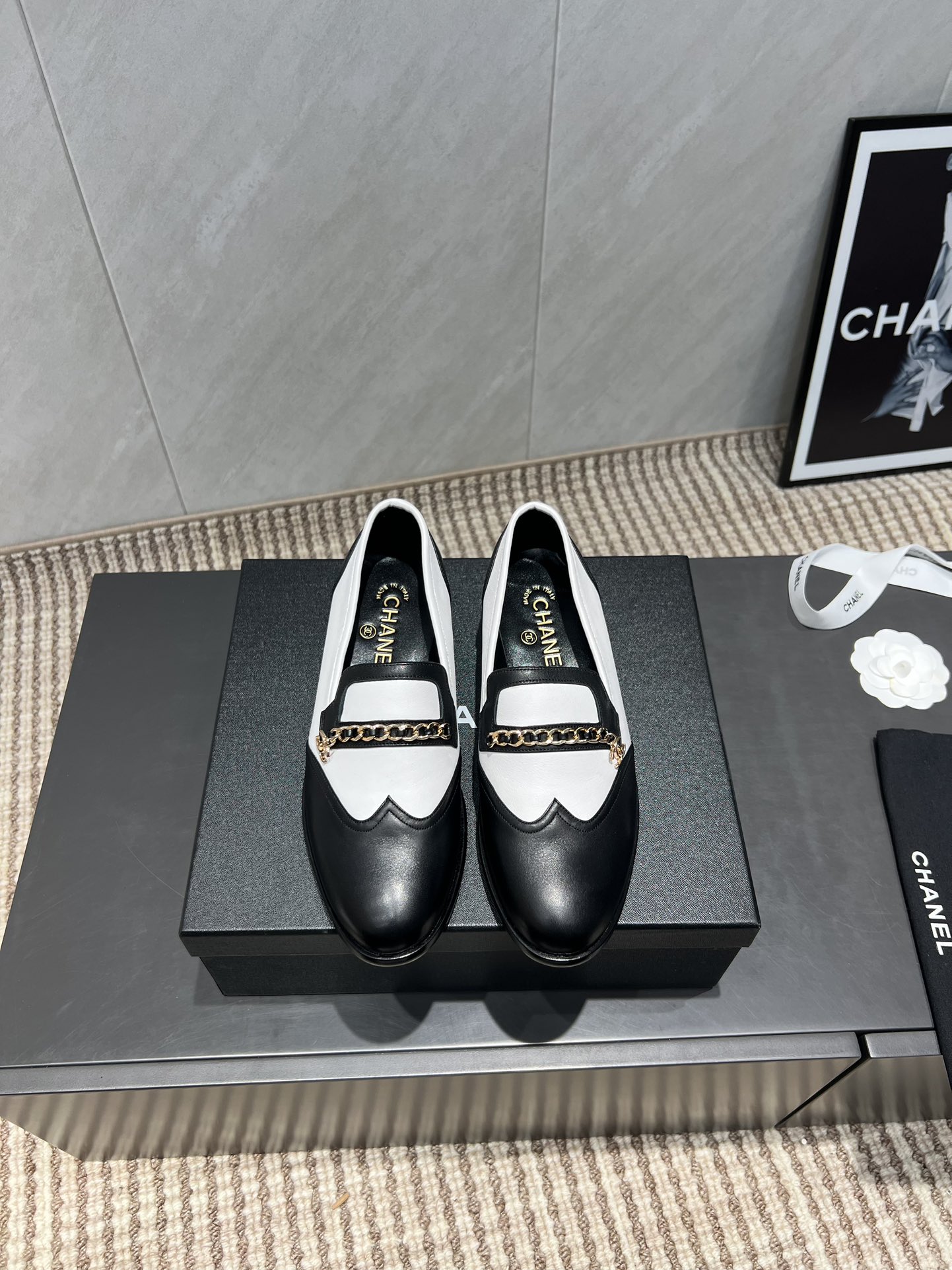 CHANEL 샤넬 원형토 체인 로퍼 구두 신발