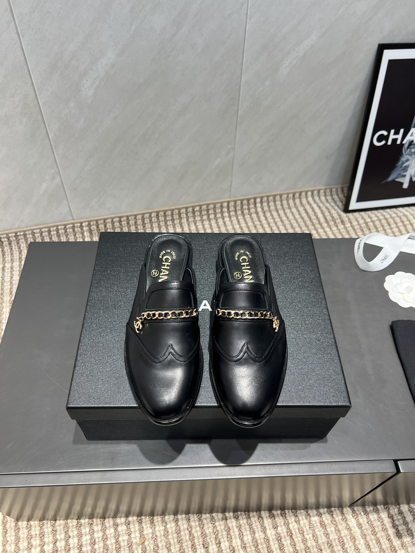 CHANEL 원형토 체인 로퍼 뮬 (반슬리퍼) 신발