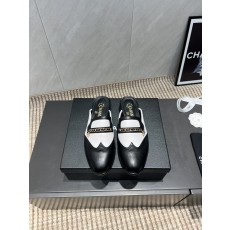 CHANEL 원형토 체인 로퍼 뮬 (반슬리퍼) 신발