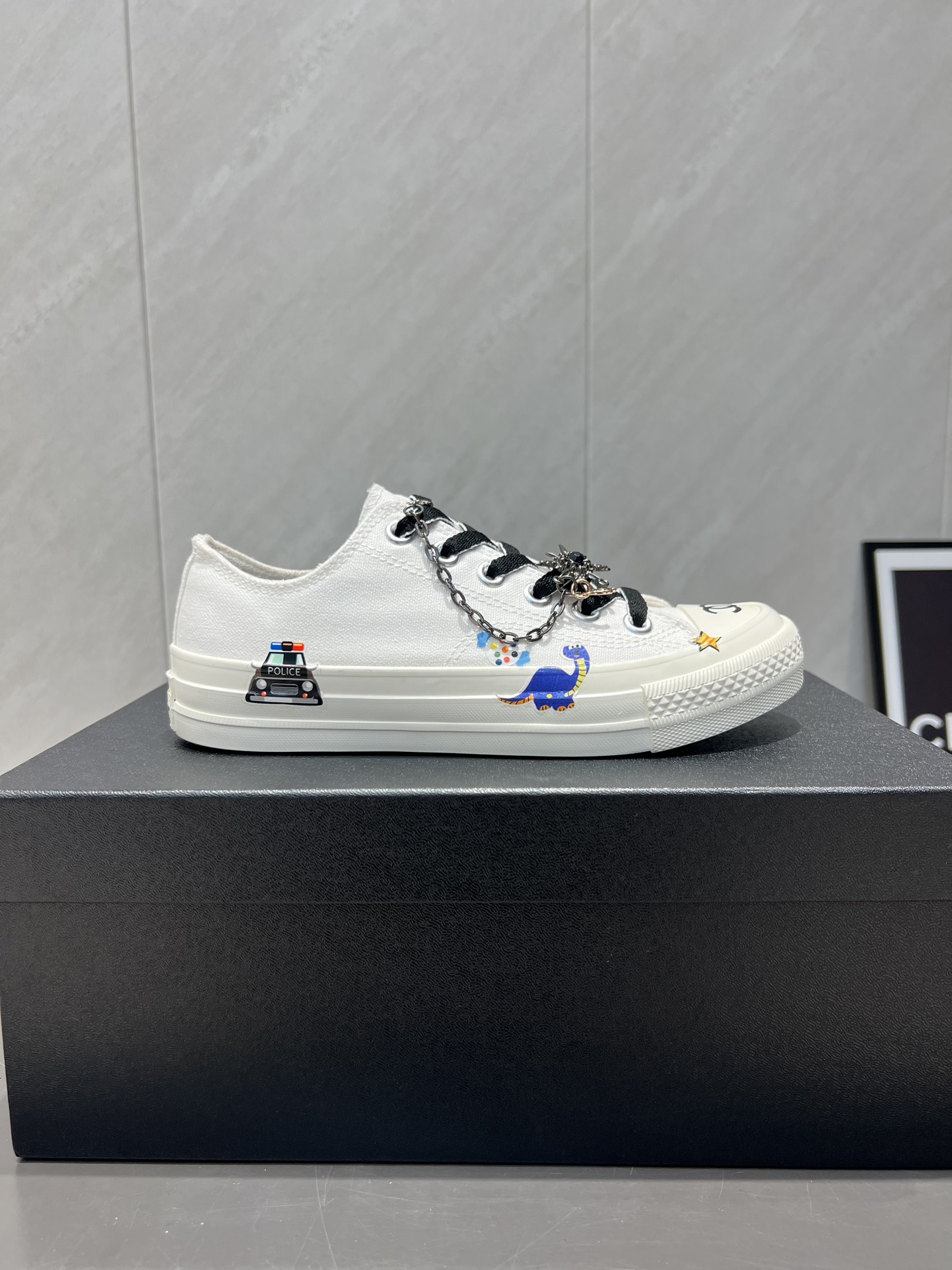 CHANEL 샤넬 체인 프린팅 로우탑 스니커즈 신발