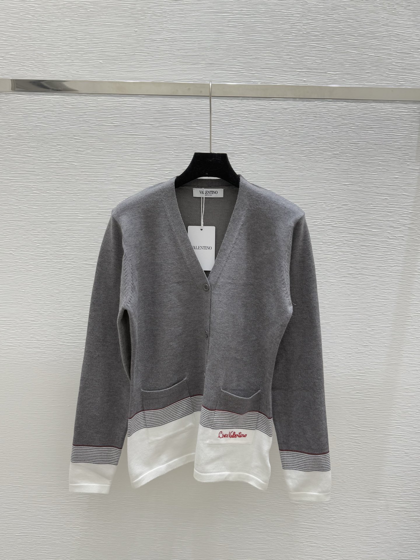 Valentino 발렌티노 배색 레터 V넥 니트 긴팔 가디건 의류