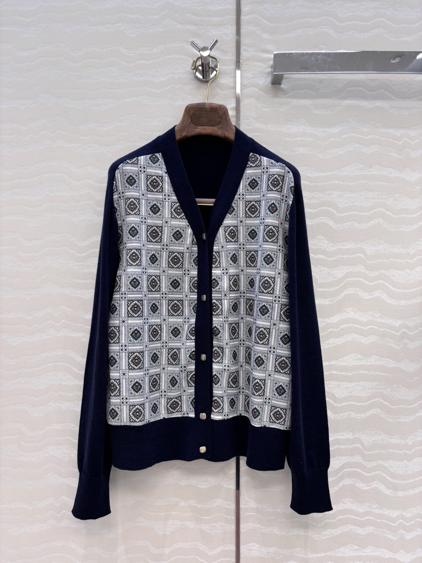 Loro Piana LP 로로피아나 고급스러운 프린트 배색 V넥 가디건 의류