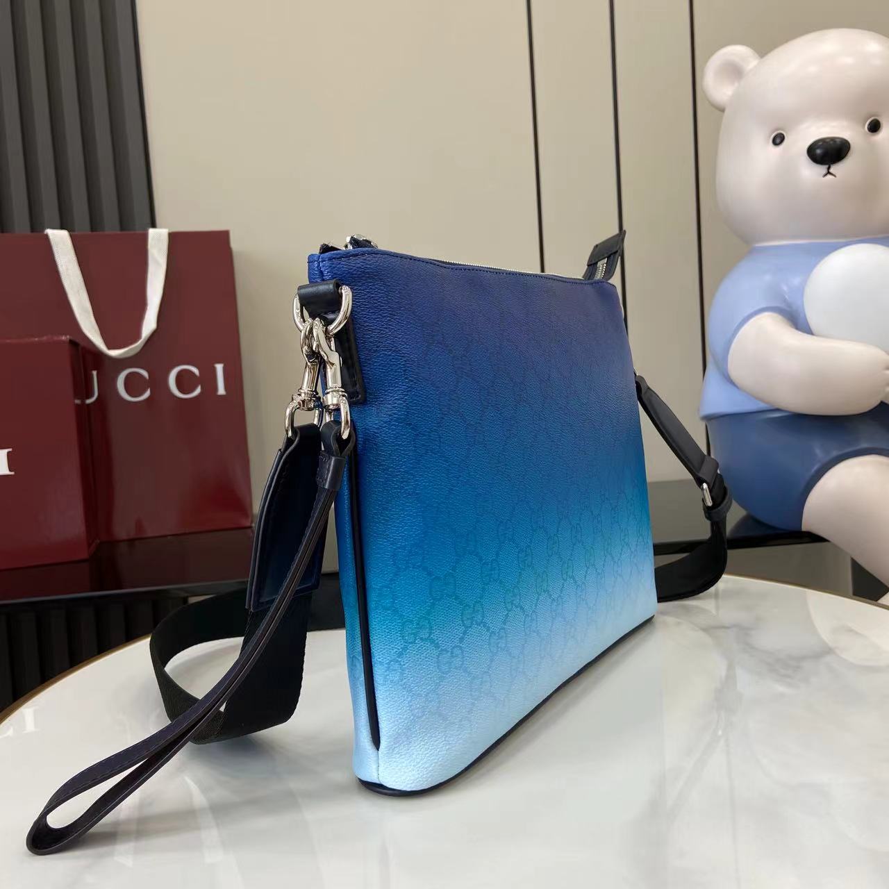 GUCCI 구찌 GG 모노그램 그라데이션 클러치백 가방