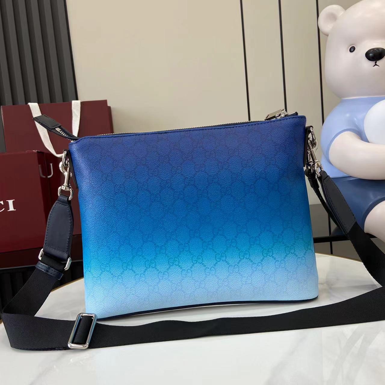 GUCCI 구찌 GG 모노그램 그라데이션 클러치백 가방