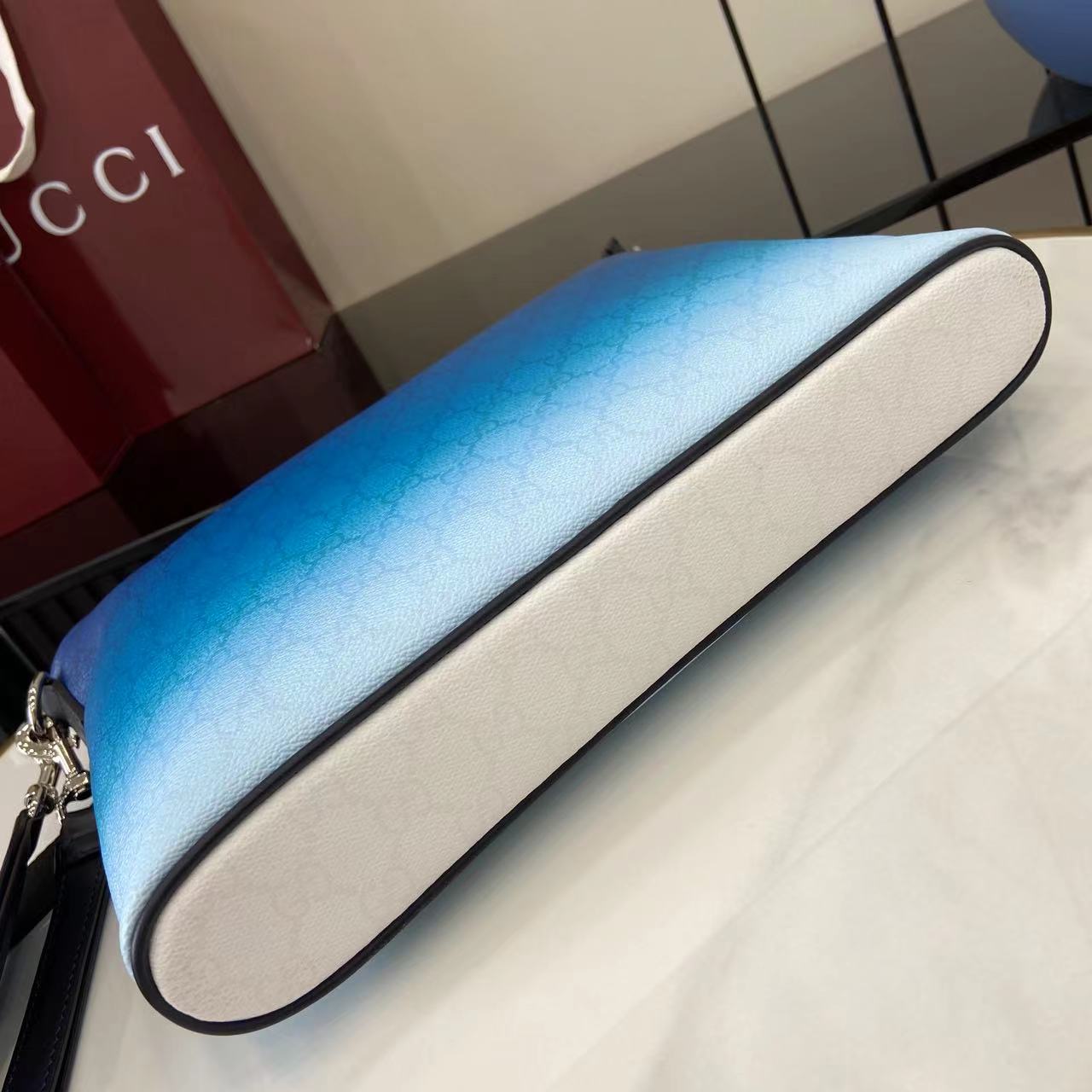 GUCCI 구찌 GG 모노그램 그라데이션 클러치백 가방