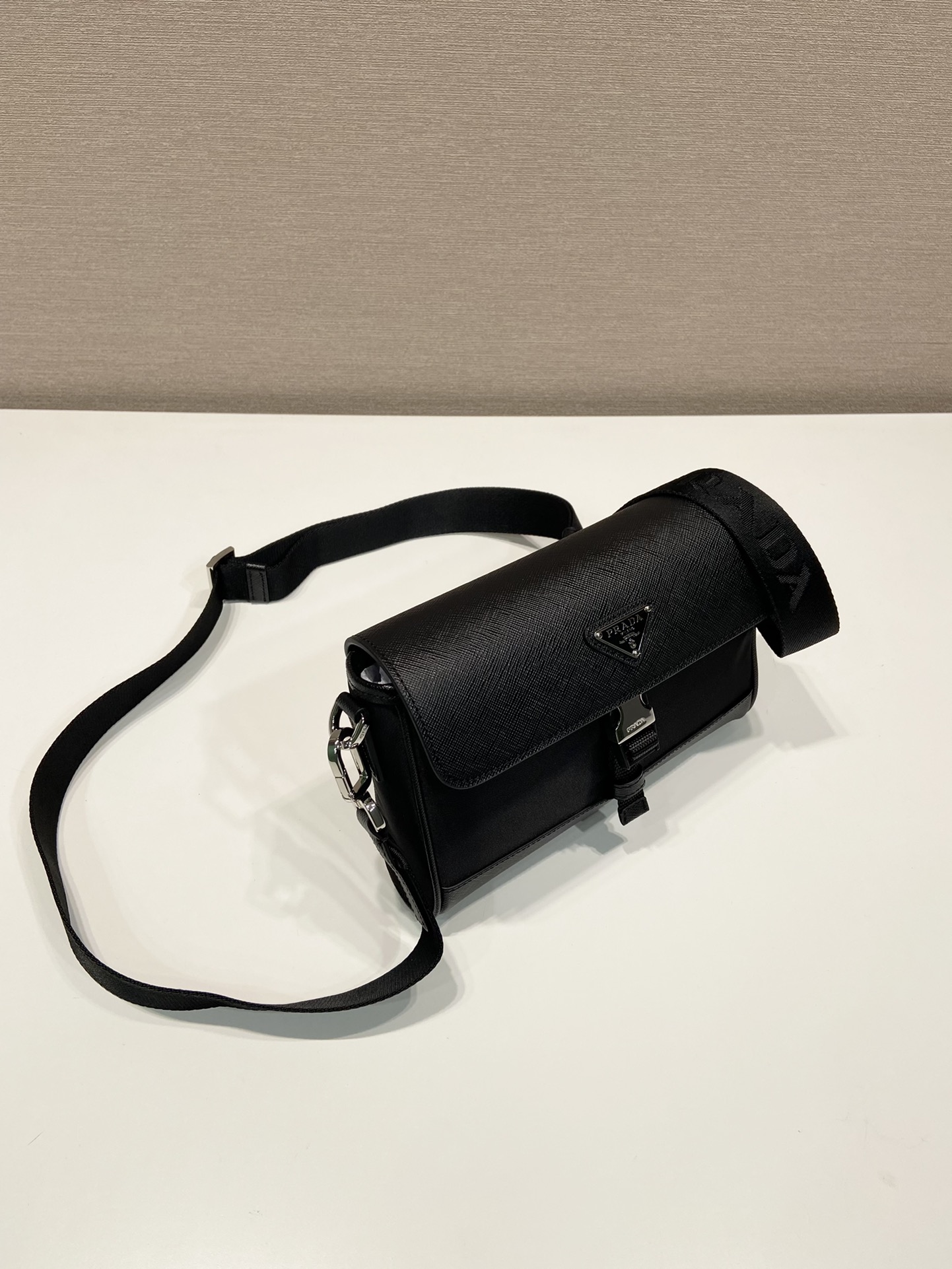 Prada 프라다 2VD044 미니 메신저 백 (크로스백) 가방