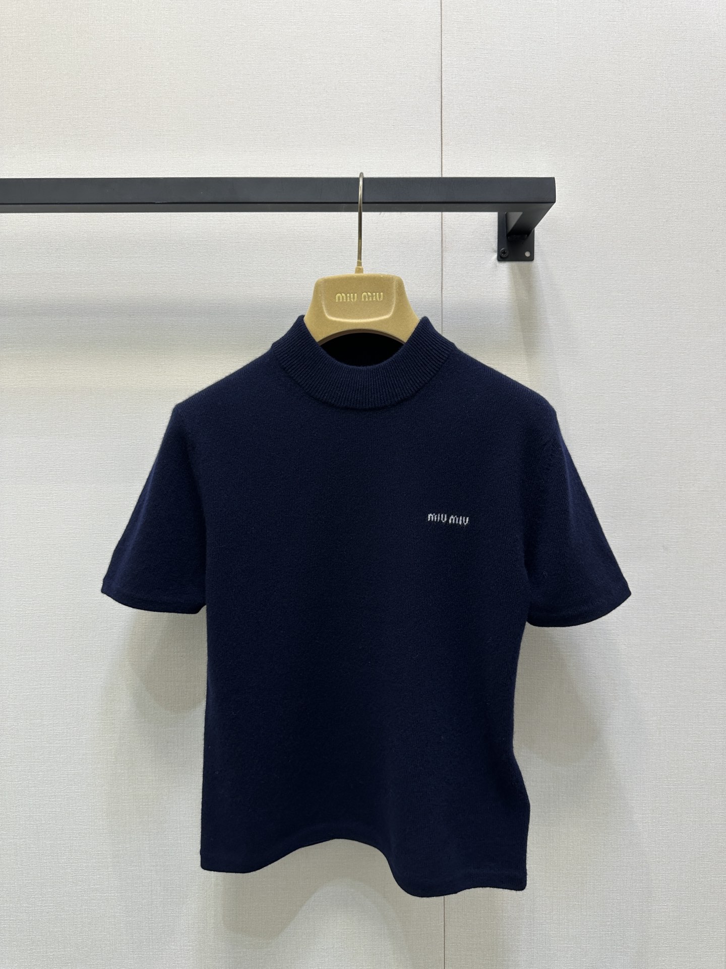 miumiu 미우미우 레트로 무드 캐시미어 니트 반팔 상의 의류
