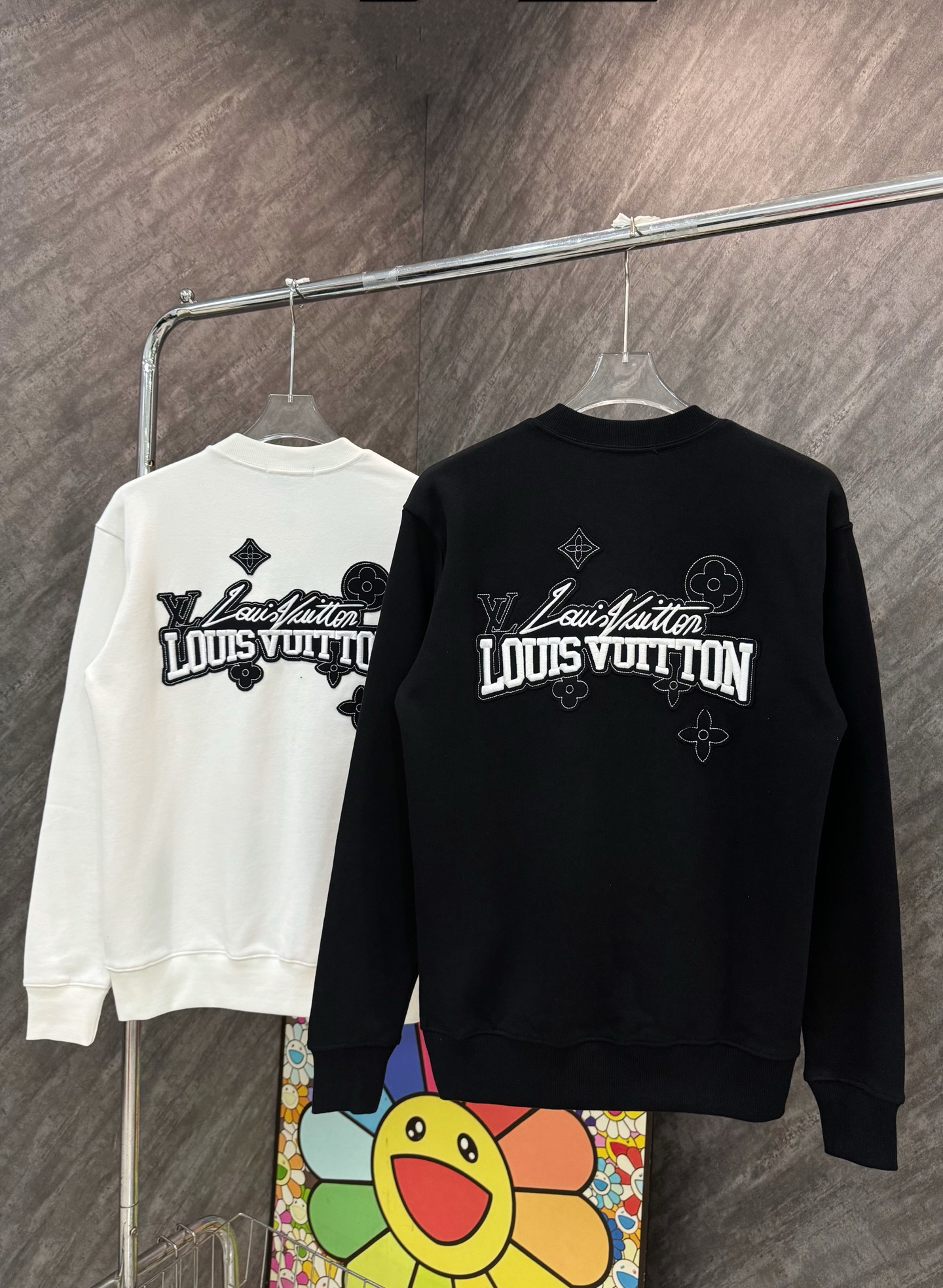 LV 루이비통 자수 라운드넥 맨투맨 긴팔 티셔츠 의류