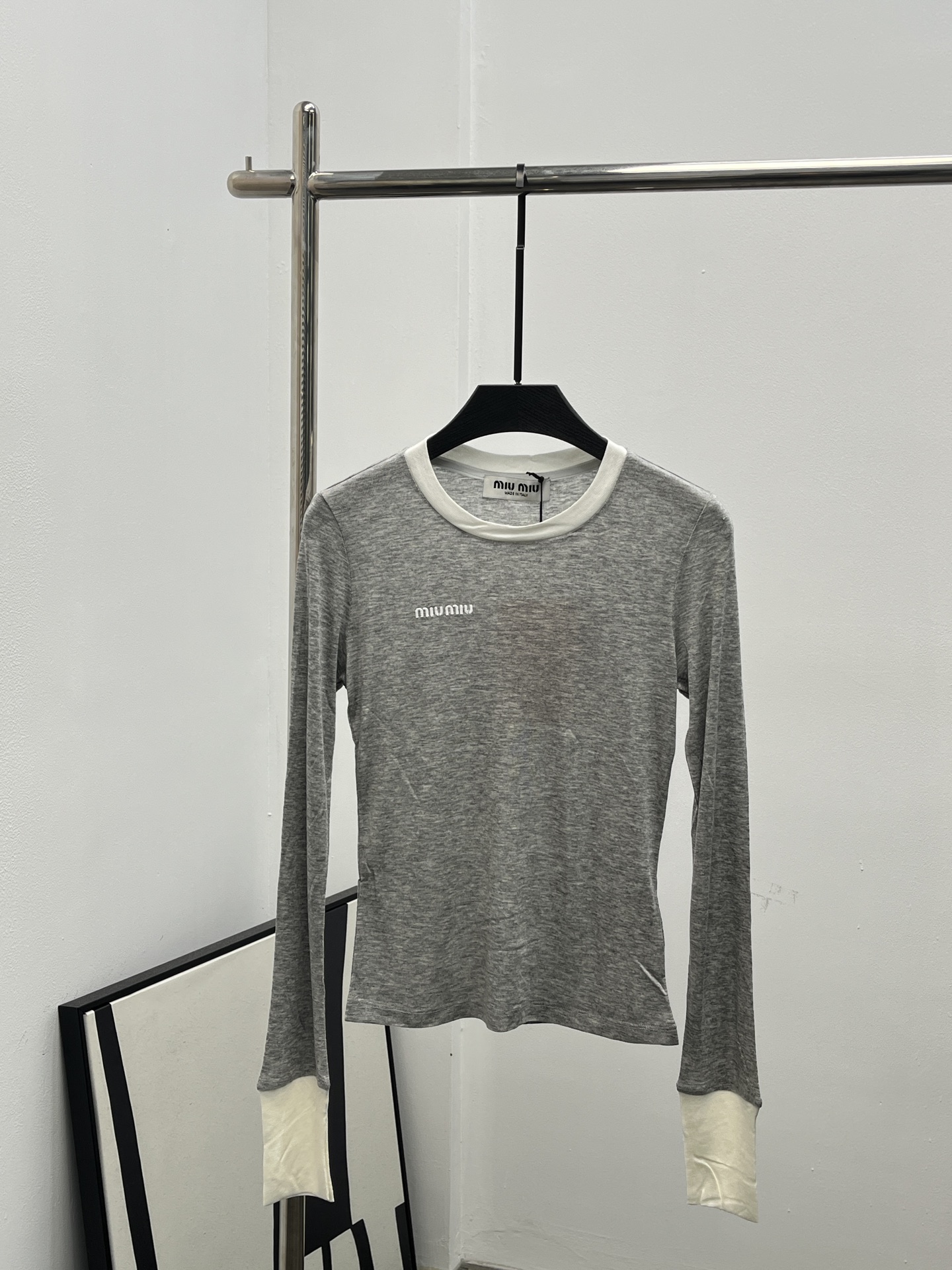 MiuMiu 미우미우 레이어드 느낌 로고 장식 롱슬리브 티셔츠 의류