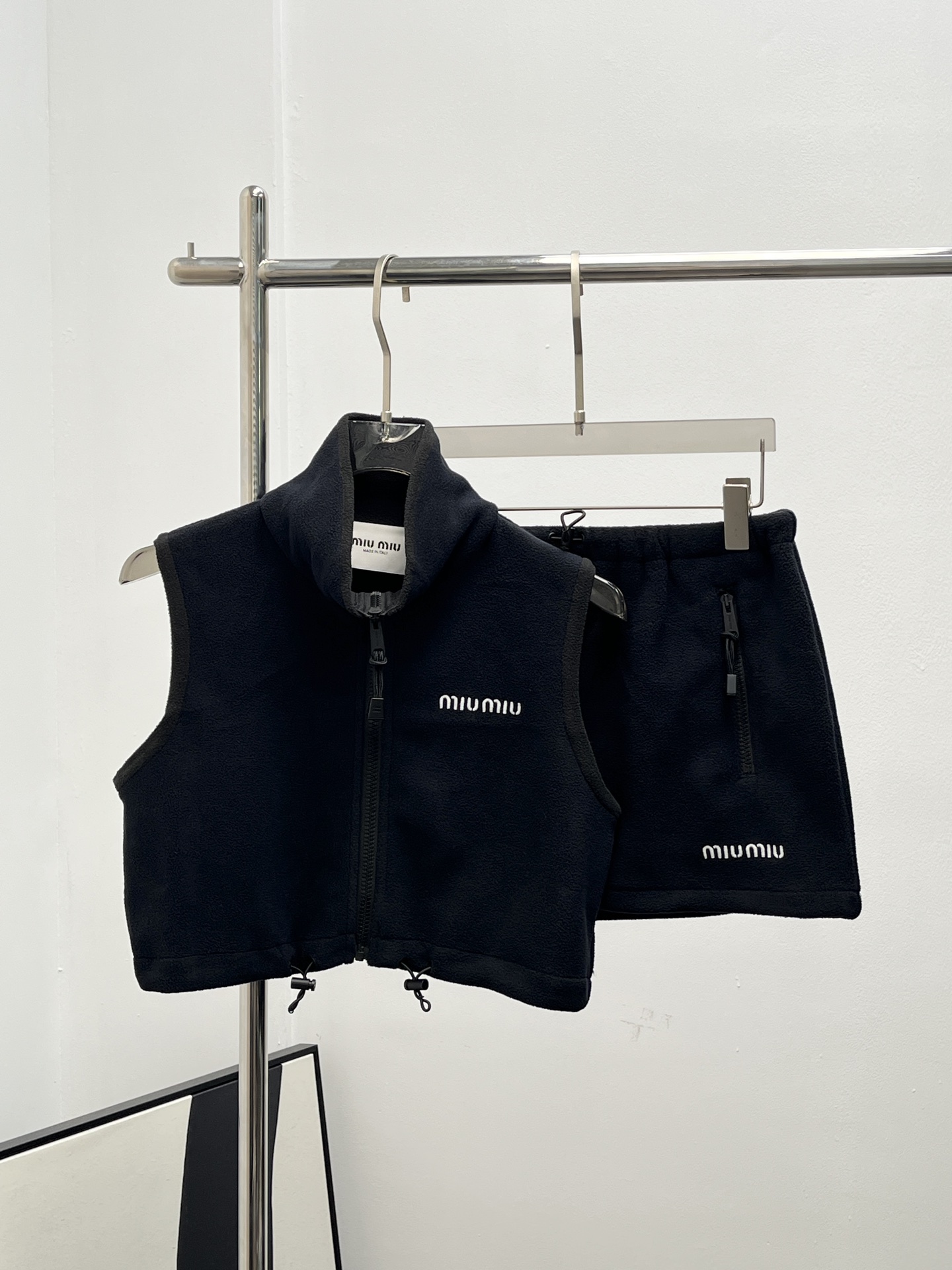 MiuMiu 미우미우 미니멀 양털 집업 베스트 & 쇼츠 세트 의류