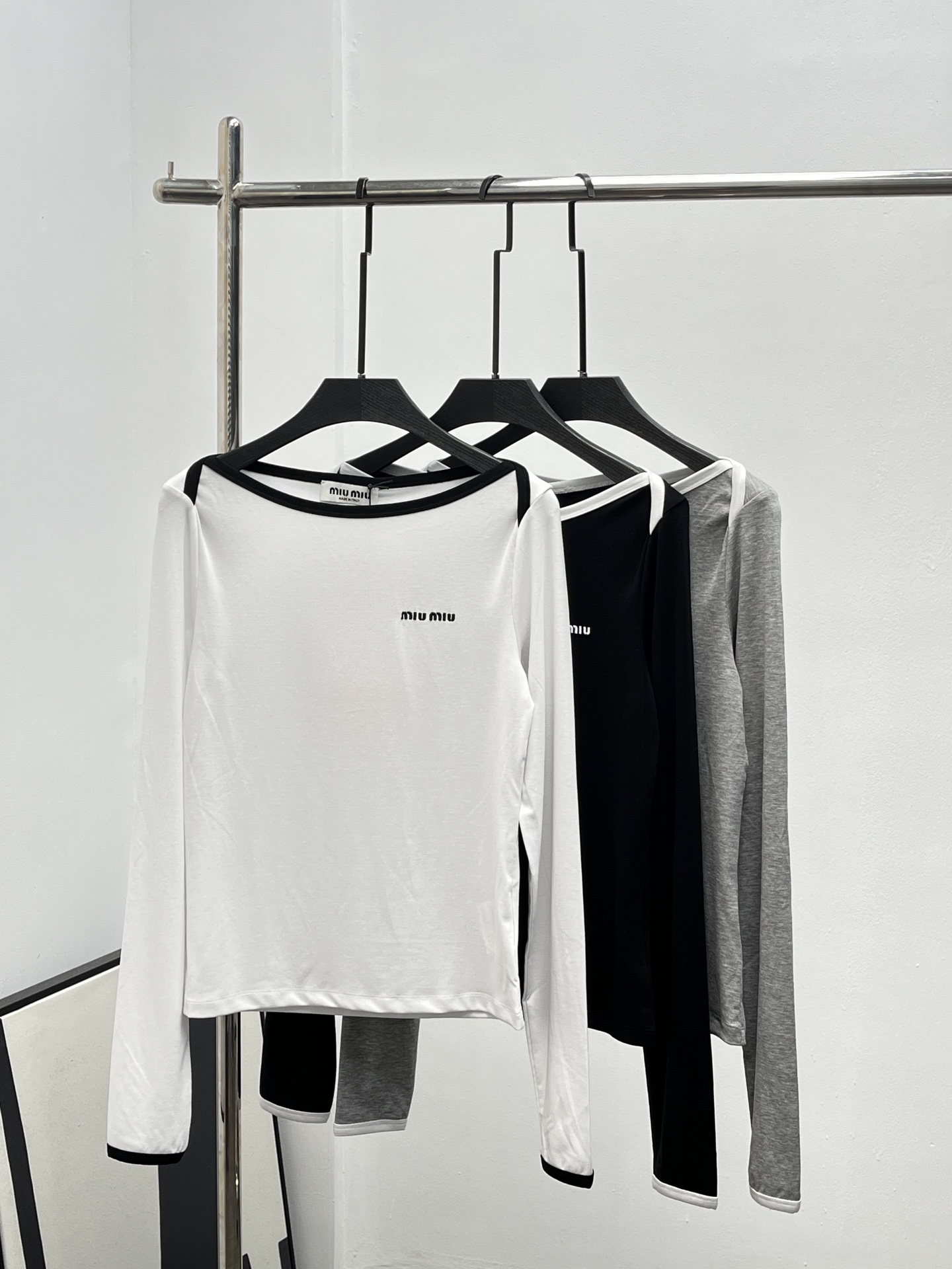 MiuMiu 미우미우 라운드넥 베이직 티셔츠 의류