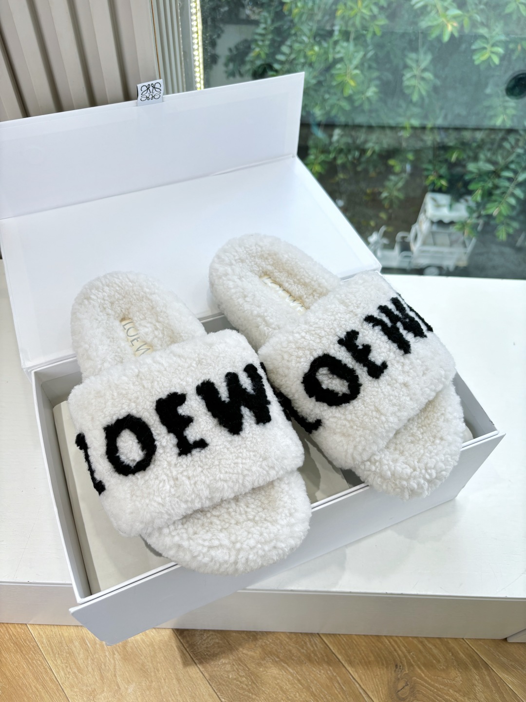 LOEWE 로에베 퍼 슬리퍼 신발